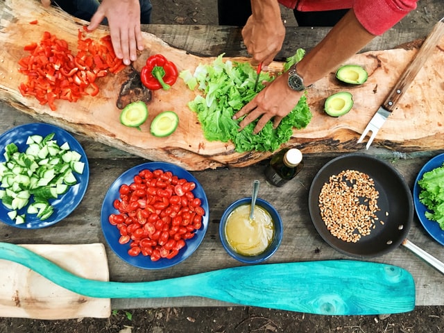 personne qui cuisine